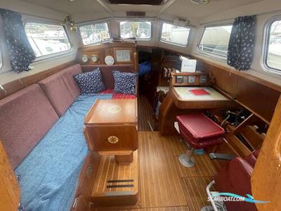 Sovereign 32 Deck Saloon Sailingboat 1990, with Thornycroft engine, United Kingdom