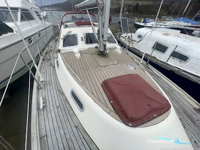 Sovereign 32 Deck Saloon Sailingboat 1990, with Thornycroft engine, United Kingdom