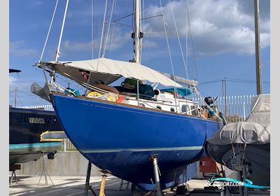 Swiftsure 33 – Centerboard Drop Keel (Draft 1 Meter Keel up) Sailingboat 1962, with Yanmar 2GM 20 engine, Portugal