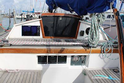Waarschip 10.10 Sailingboat 1991, with Sole Diesel Mini 17 engine, The Netherlands