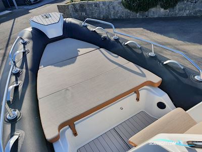 Zodiac Medline 6.8 Schlauchboot / Rib 2025, mit Mercury motor, England