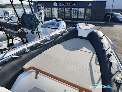 Zodiac Medline 6.8 Schlauchboot / Rib 2025, mit Mercury motor, England