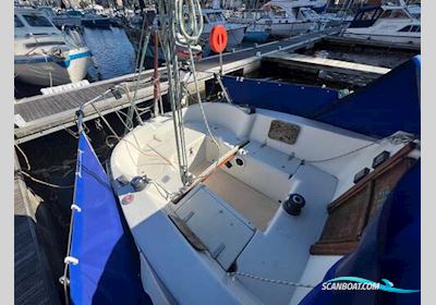 Achilles 840 Segelbåt 1986, med Beta motor, England