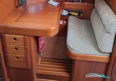 Avance 36 Segelbåt 2004, med Yanmar 2GM 18hp motor, Frankrike