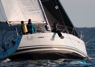Beneteau First 35 Segelbåt 2012, med Yanmar 3YM30SD motor, Finland