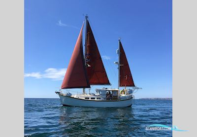 Colvic Watson 32, 1994, Excellent Condition | Lagos Marina Berth | Ideal Liveaboard EU VAT Paid status Segelbåt 1994, med Ford XLD 1.8 diesel, 4-cylinder marinized motor, Portugal