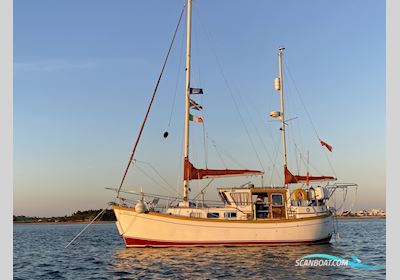 Colvic Watson 32, 1994, Excellent Condition | Lagos Marina Berth | Ideal Liveaboard EU VAT Paid status Segelbåt 1994, med Ford XLD 1.8 diesel, 4-cylinder marinized motor, Portugal