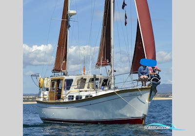Colvic Watson 32, 1994, Excellent Condition | Lagos Marina Berth | Ideal Liveaboard EU VAT Paid status Segelbåt 1994, med Ford XLD 1.8 diesel, 4-cylinder marinized motor, Portugal