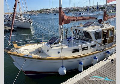 Colvic Watson 32, 1994, Excellent Condition | Lagos Marina Berth | Ideal Liveaboard EU VAT Paid status Segelbåt 1994, med Ford XLD 1.8 diesel, 4-cylinder marinized motor, Portugal