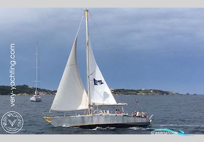 Dumont Carval 43 Segelbåt 1973, med Perkins 4108 motor, Frankrike