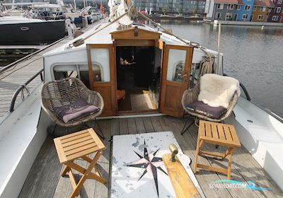 Skûtsje Segelboot 1915, mit Mercedes motor, Niederlande