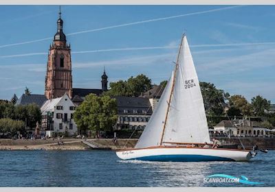 Tore Holm International 8mR Class Segelboot 1928, mit Evinrude motor, Deutschland
