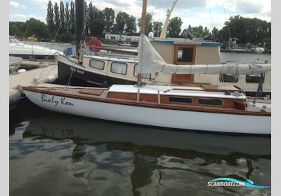 Tore Holm International 8mR Class Segelboot 1928, mit Evinrude motor, Deutschland