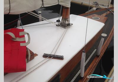 Tore Holm International 8mR Class Segelboot 1928, mit Evinrude motor, Deutschland