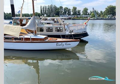 Tore Holm International 8mR Class Segelboot 1928, mit Evinrude motor, Deutschland