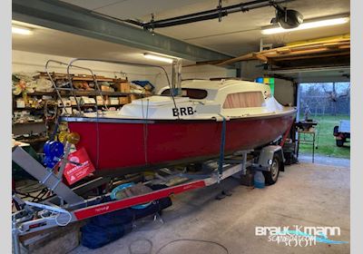 Werftbau P-Jollenkreuzer Segelboot 1977, mit Johnson Outboards motor, Deutschland