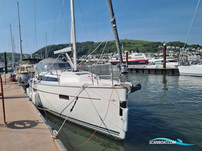 Bavaria 37 Cruiser Sejlbåd 2014, med Volvo motor, England