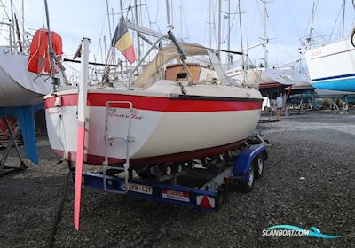 Etap 22i Sejlbåd 1989, med Tohatsu motor, Belgien