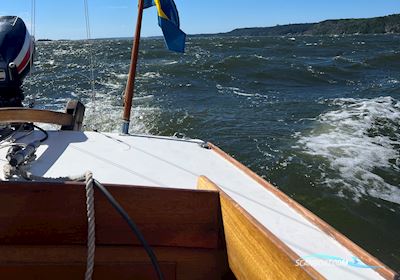 Folkboot Nordic Sejlbåd 1969, med Suzuki 7.5 hp motor, Sverige