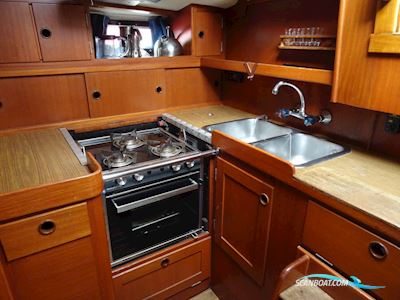 Hallberg Rassy 352 Mkii Sejlbåd 1982, med Volvo Penta D2 55 motor, Holland