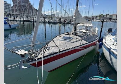 Helmsman 35 Sejlbåd 1982, med Bukh DV 36
 motor, Danmark