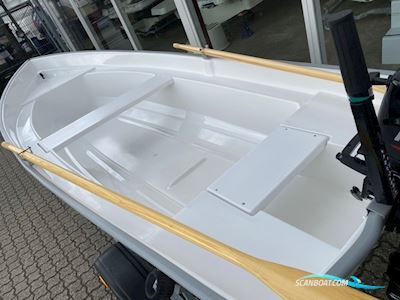 Ryds 398VI jolle med 6 hk Mercury 4 takt og 500 kg Brenderup bådtrailer - DEMO pris Småbåt 2024, Danmark