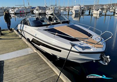 Finnmaster T8 Speedbåd 2022, med Y a m a h a   F 3 0 0 X C B , 4 - T a k t, DBW, Hvid motor, Danmark