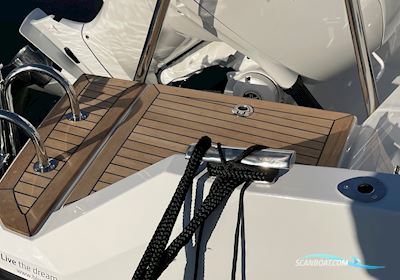 Finnmaster T8 Speedbåd 2022, med Y a m a h a   F 3 0 0 X C B , 4 - T a k t, DBW, Hvid motor, Danmark
