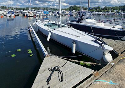 11:Metre One Design  Zeilboten 1995, met Mercury 4 stroke motor, Sweden