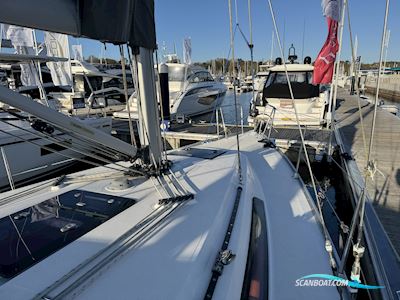 Bavaria Cruiser 37 Zeilboten 2015, met Volvo Penta motor, United Kingdom
