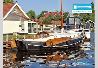 Grundel Platbodem Zeilboten 1975, met Peugeot motor, The Netherlands