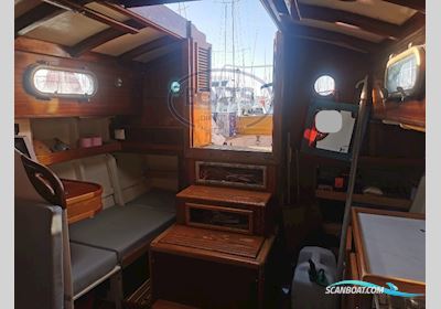 HARTWELL OF PLYMOUTH (GB) HARTWELL OF PLYMOUTH (GB) GOLDEN HIND 31 voilier bois Zeilboten 1968, met BETA MARINE motor, France