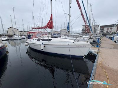 Hunter Legend  326 Zeilboten 2002, met Yanmar  2GM20F motor, United Kingdom