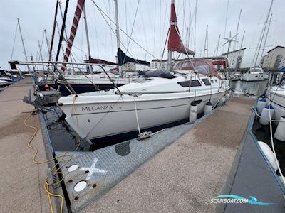 Hunter Legend  326 Zeilboten 2002, met Yanmar  2GM20F motor, United Kingdom