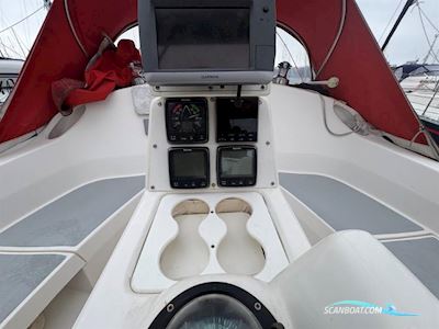 Hunter Legend  326 Zeilboten 2002, met Yanmar  2GM20F motor, United Kingdom
