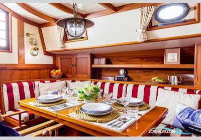 Lemsteraak Aukje Zwaantje Zeilboten 1911, met Perkins motor, The Netherlands