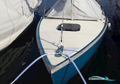 Nordisches Folkeboot Mit Harbeck Trailer Zeilboten 1978, met Suzuki motor, Duitsland