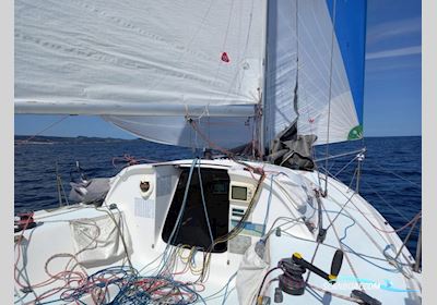 Pogo 2 Zeilboten 2002, met Yamaha motor, Portugal