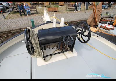 Traditional Platbodem Zeilboten 1908, met Ford motor, The Netherlands