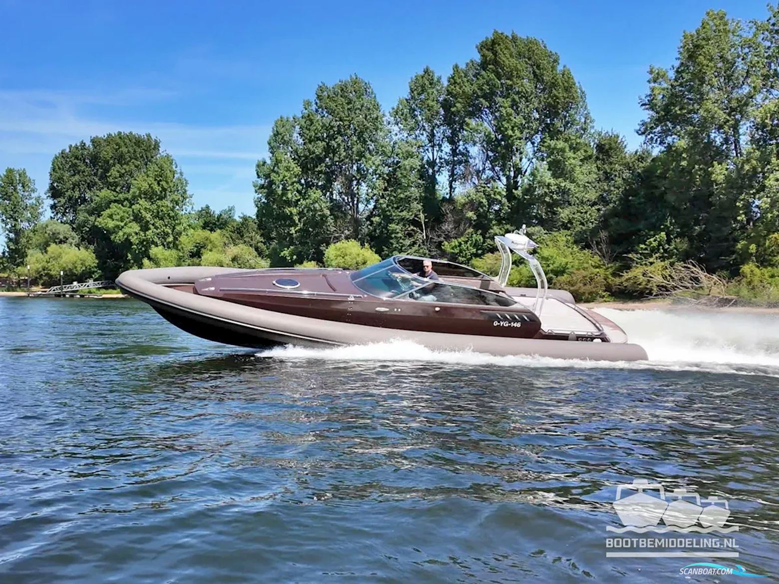 ARCTIC BLUE 37 Cabin