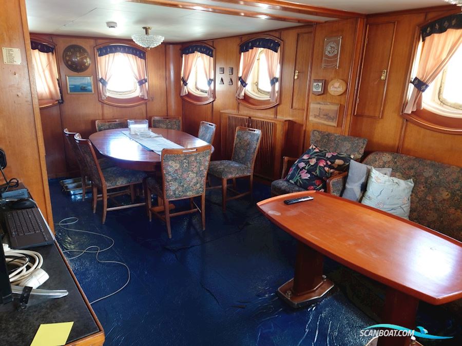 Passagerarskolmotorskepp M/S Origo Smyr