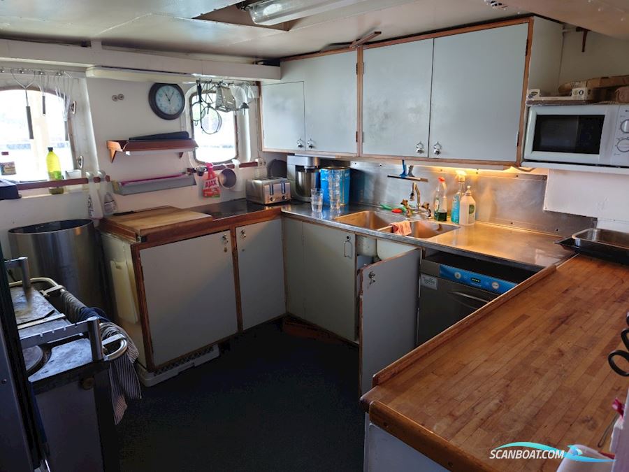 Passagerarskolmotorskepp M/S Origo Smyr