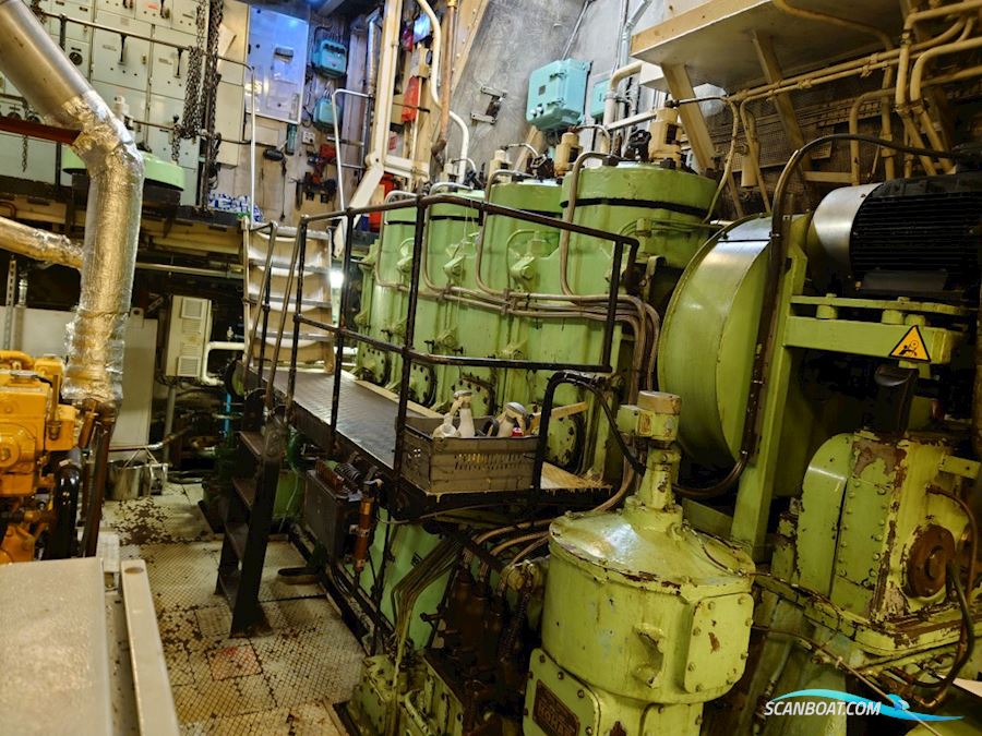 Passagerarskolmotorskepp M/S Origo Smyr