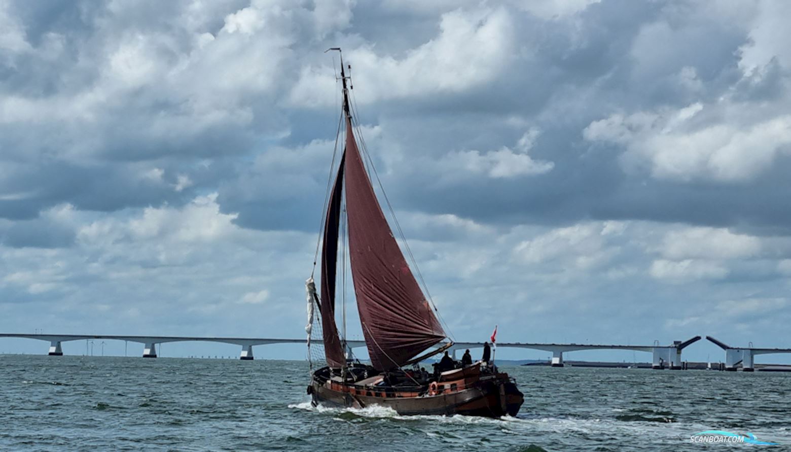 Tjalk Woonschip ex charter