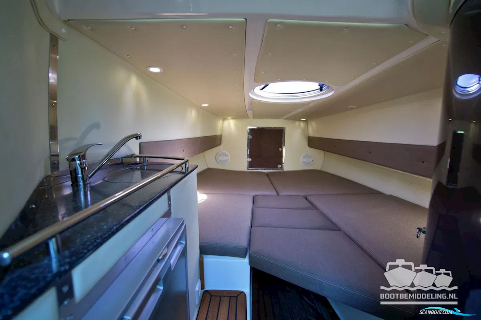 ARCTIC BLUE 37 Cabin