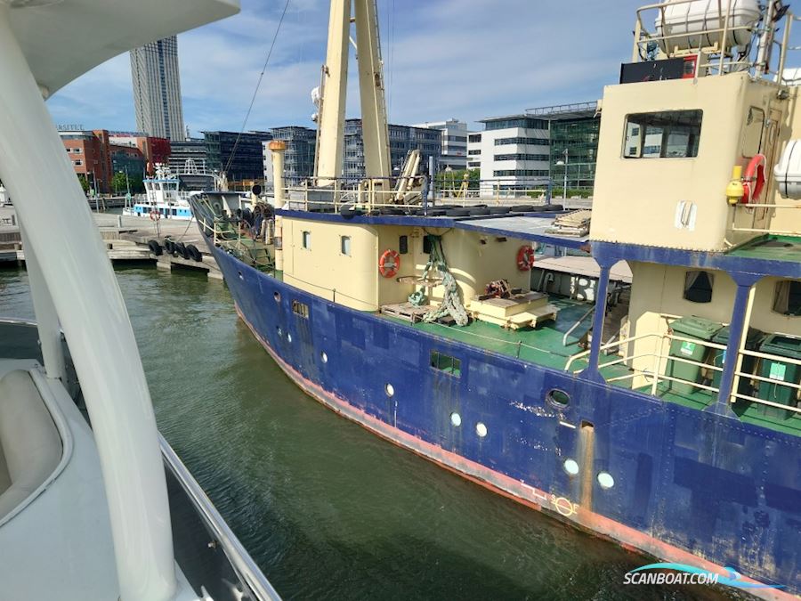 Passagerarskolmotorskepp M/S Origo Smyr