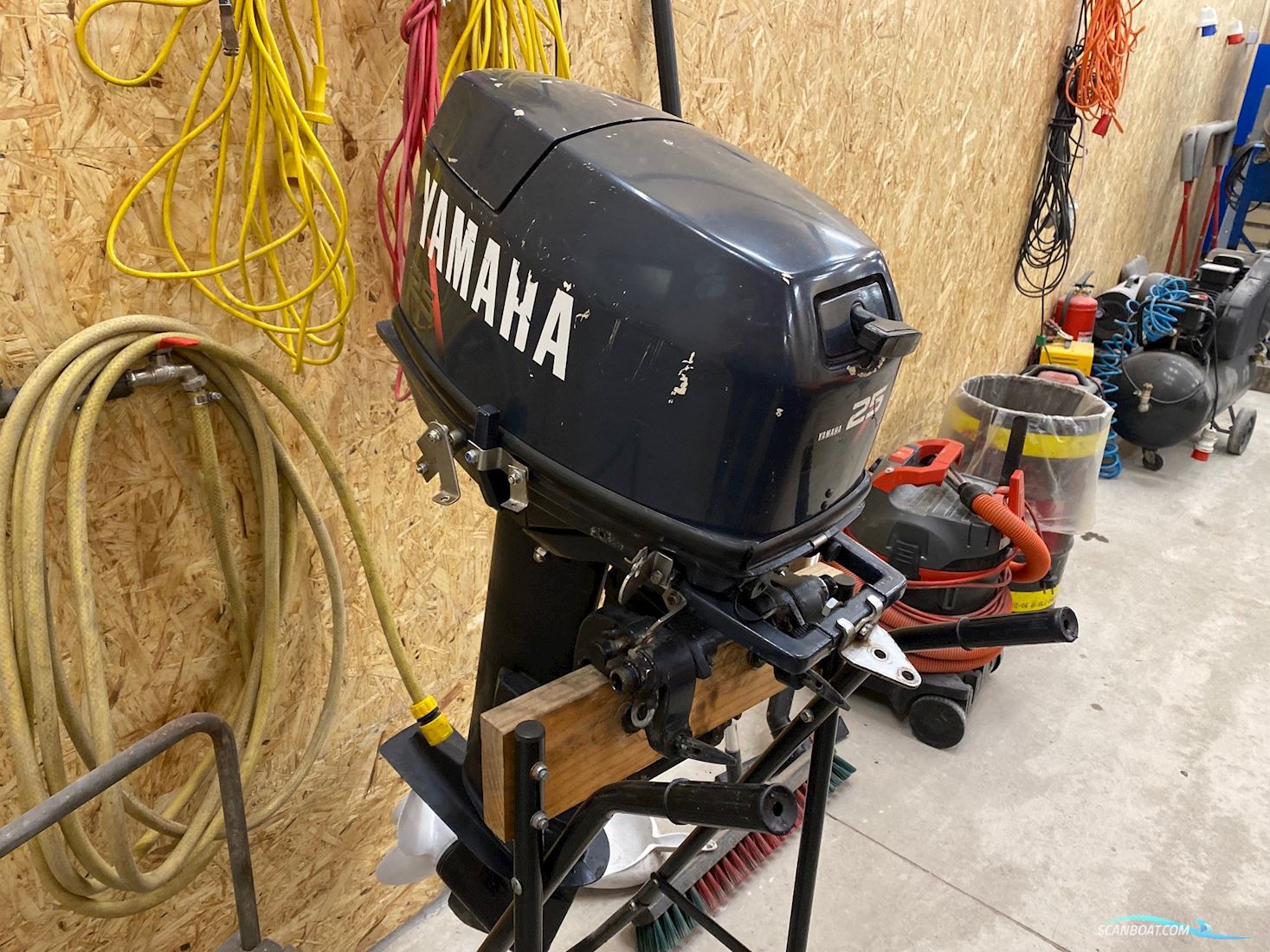 Yamaha F25