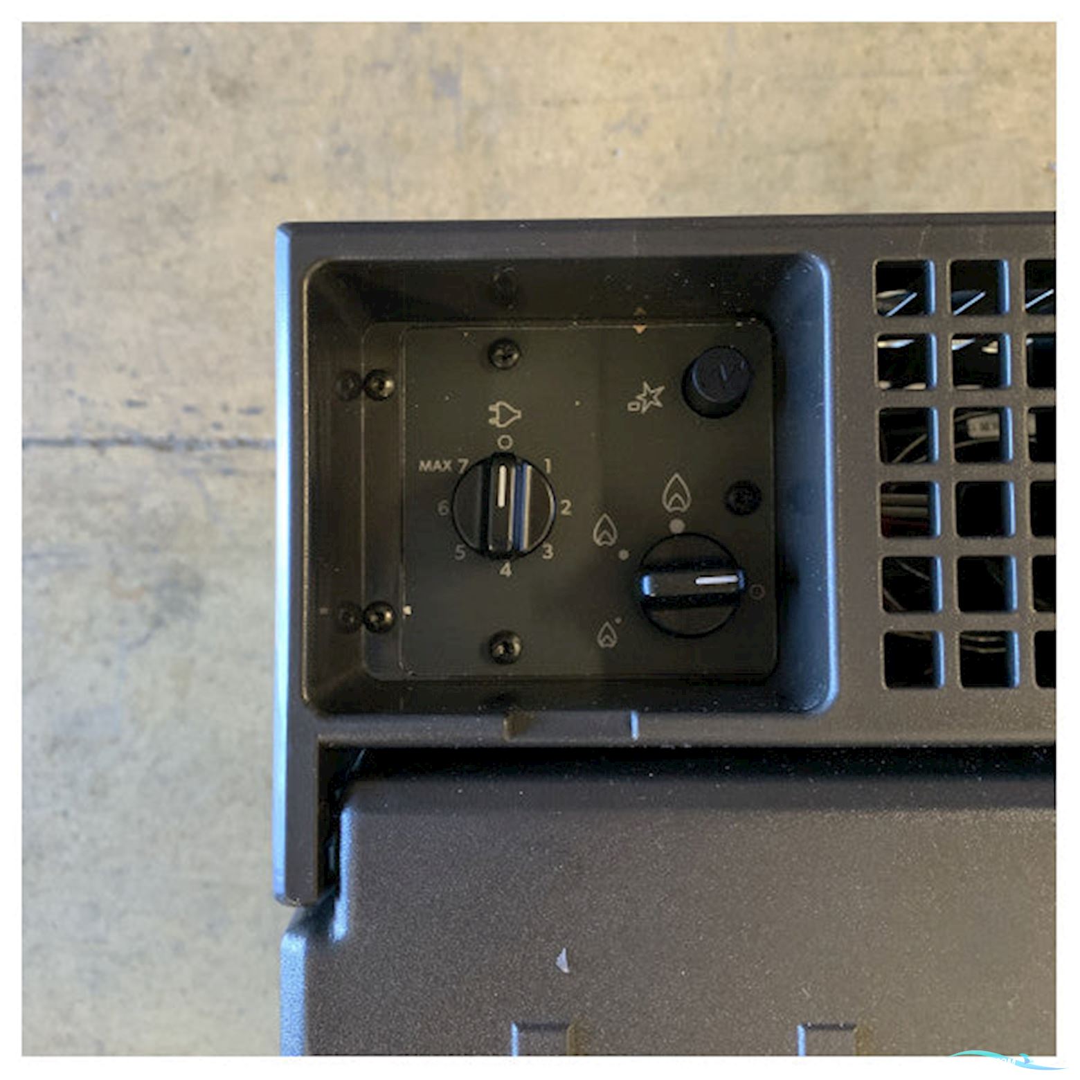 Dometic KX40G Absorption Cool Box 40L - 12V/230V/Gas - For Boat & Camping - 9600028410