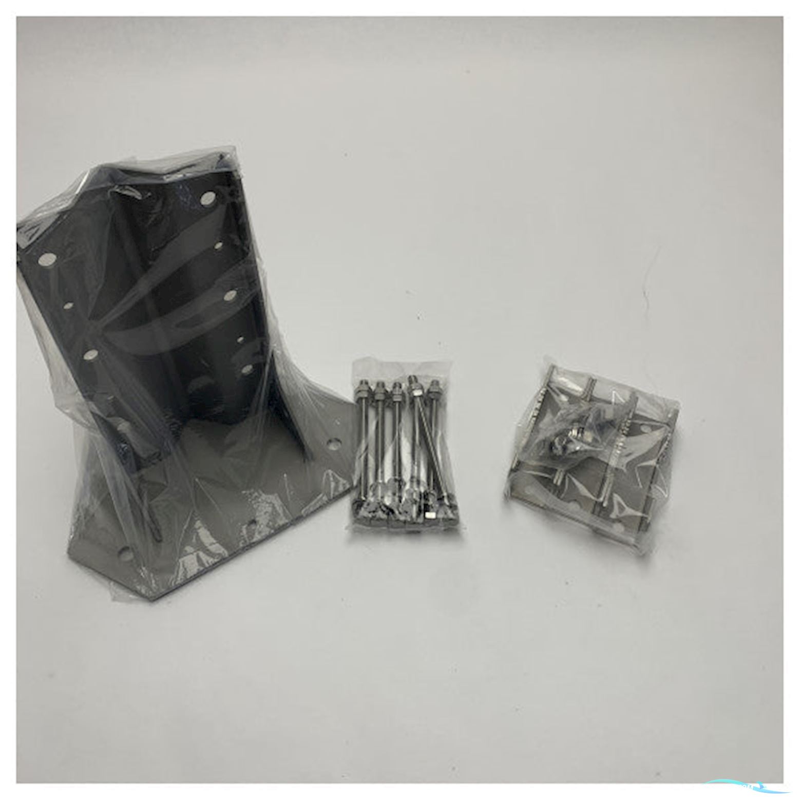 JRC Universal Marine GPS Mounting Bracket Kit for JLR-20/21/30/31 Bådtilbehør 2025, Holland