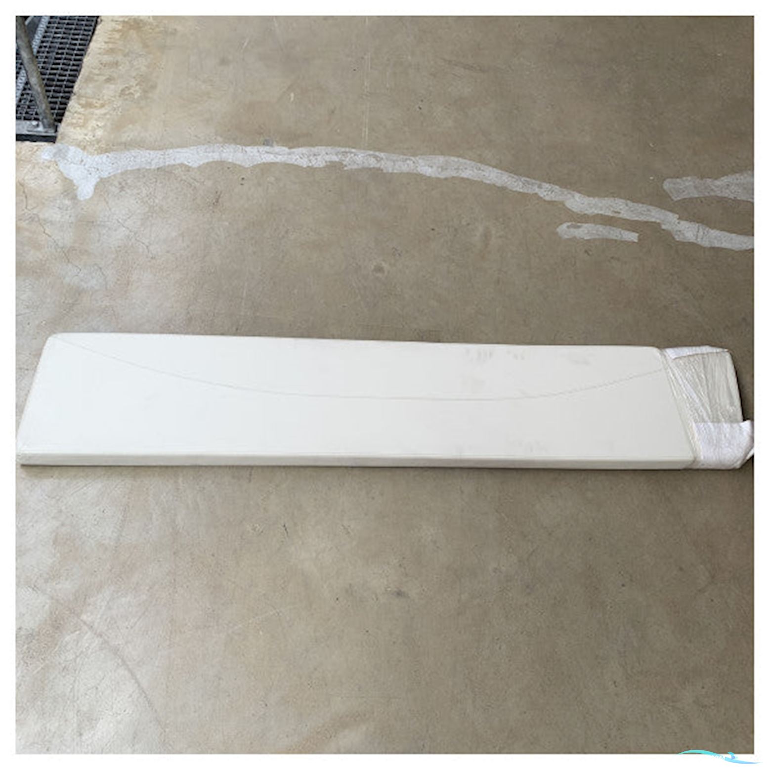 Quicksilver 855 Port Side Dinette Backrest Seat Cushion White - 2202547 Bådtilbehør 2025, Holland